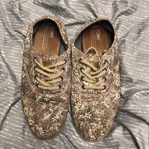 Flowery TOMS